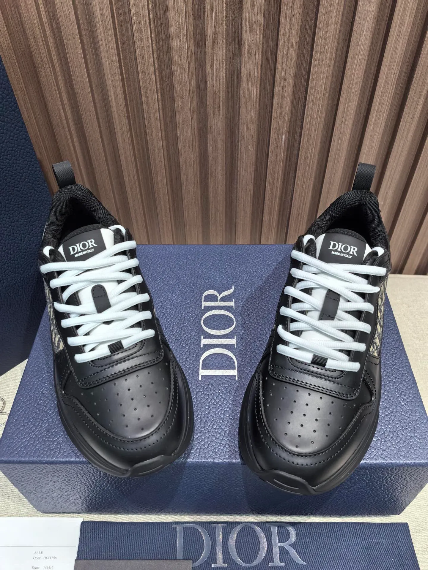 Factory price: 440💰 🔍Top purchasing agent🇮🇹 Dior's super-popular sports shoes, popular for street men, are synchronized with the new product counters. The uppers are made of Italian original imported cowhide and matched with D's customized fabrics. It is a must-have for fashionistas. The complex craftsmanship is perfectly reproduced. Imported soft cowhide foot pads, soles: original soles specially provided by the original factory, exclusive movable molded soles are super comfortable, original factory follow-up goods, 🔍🔍high quality, you can enter and exit the counter at will, welcome to compare, code number 38-45 (46 can be customized and cannot be returned or exchanged)